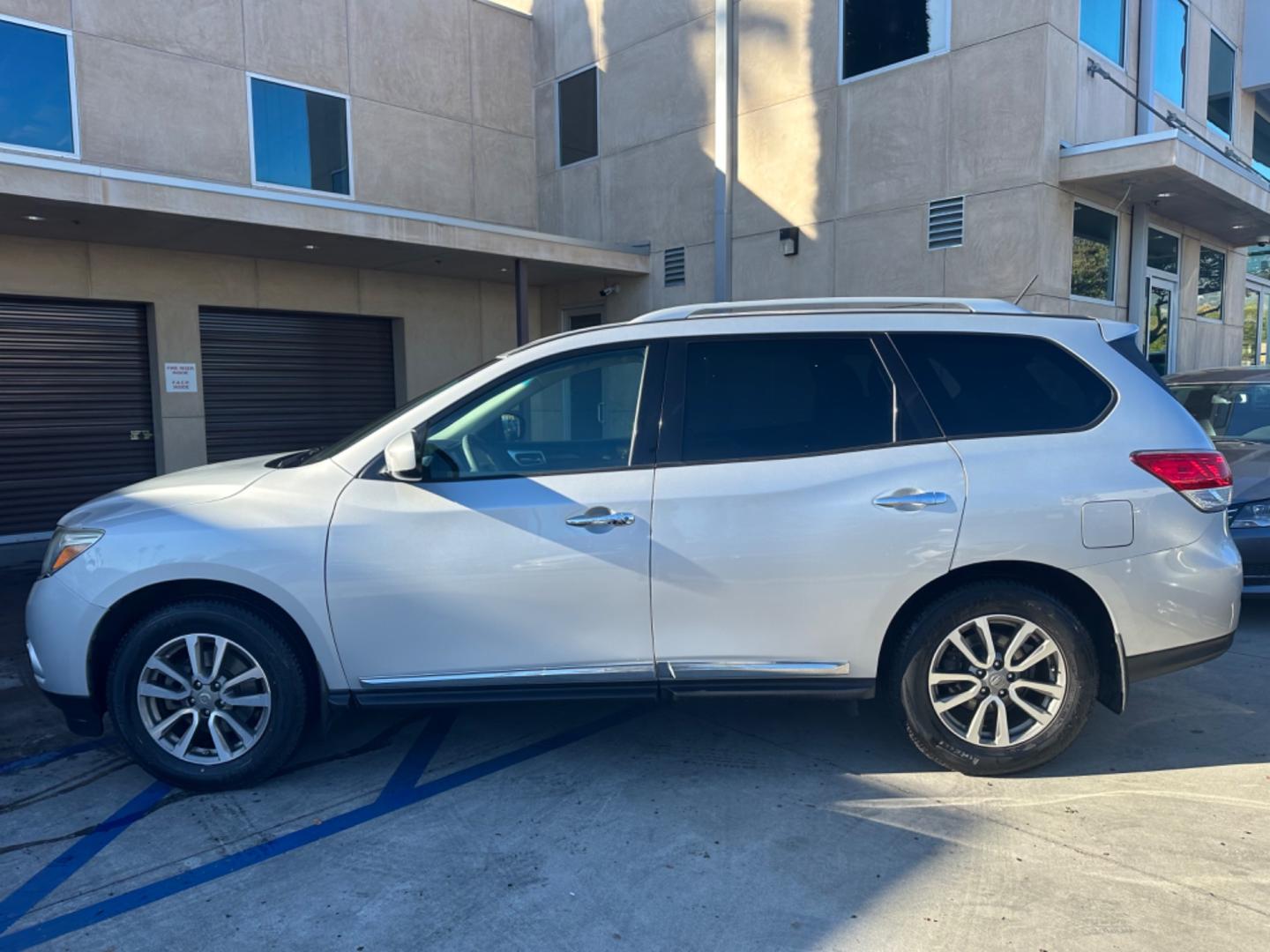 2015 Silver Nissan Pathfinder (5N1AR2MM6FC) , AUTOMATIC transmission, located at 30 S. Berkeley Avenue, Pasadena, CA, 91107, (626) 248-7567, 34.145447, -118.109398 - Crown City Motors is a used “Buy Here Pay Here” car dealer in Pasadena CA. “Buy Here Pay Here” financing, means that when you purchase your vehicle from our dealership, that you make the payments to the dealership as well. We do not need the banks approval to get you approved for a used auto - Photo#1